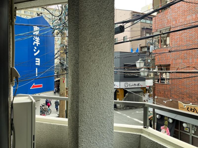 大阪府大阪市北区池田町の賃貸物件/バルコニーの左側にちらり。