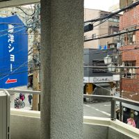 大阪府大阪市北区池田町の賃貸物件/バルコニーの左側にちらり。