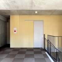大阪府大阪市中央区南久宝寺町１丁目の賃貸物件/上階全体像。左は収納スペース、扉の奥は水回り。