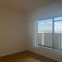 大阪府吹田市西御旅町の売買物件/LDK横の洋室。いや、こっちの眺望も良いな&hellip;。