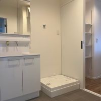 大阪府吹田市西御旅町の売買物件/脱衣室とパントリーがつながっています。