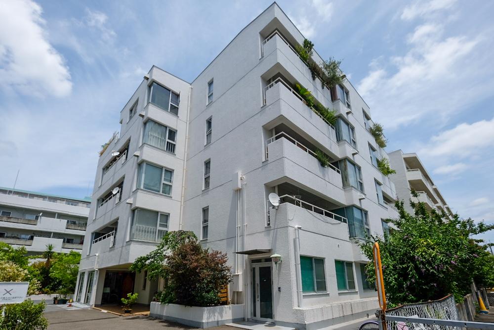 大阪府豊中市上新田４丁目の売買物件/構造合理主義を表した外観