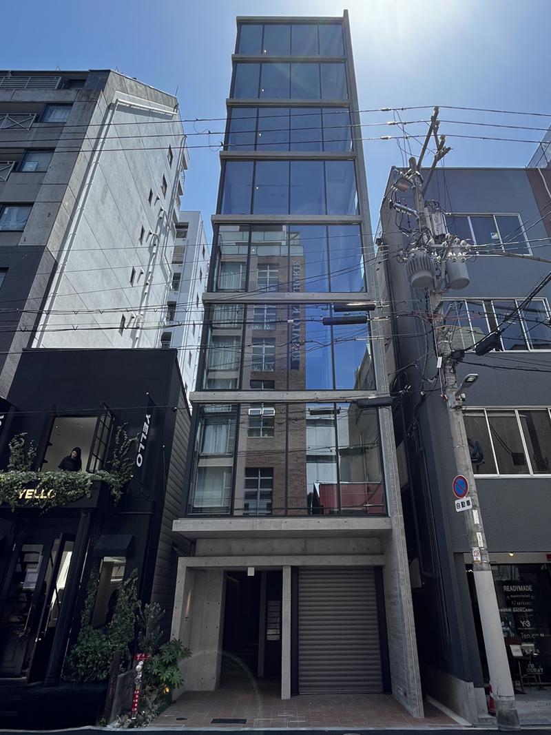 大阪市西区北堀江1丁目の賃貸物件/ふと立ち上がって見上げてしまう外観。