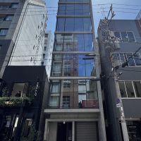 大阪市西区北堀江1丁目の賃貸物件/ふと立ち上がって見上げてしまう外観。