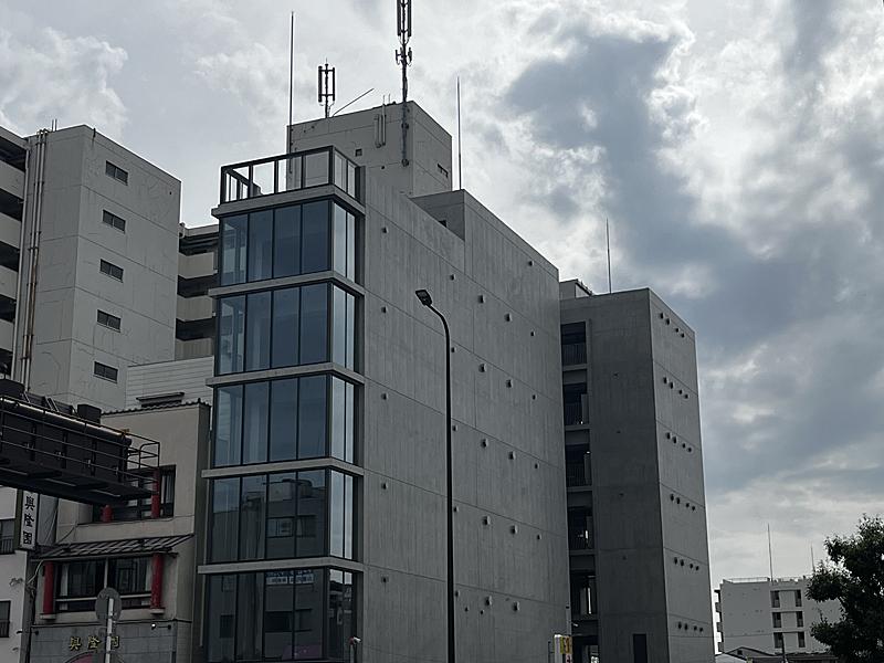 大阪市中央区谷町6丁目の賃貸物件/谷町筋沿いに建つRC造のビル