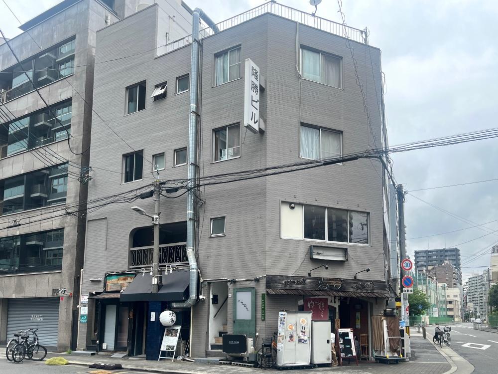 大阪市北区松ケ枝町の賃貸物件/東天満、角地に立つ古ビル。