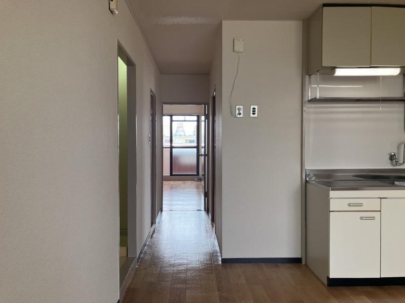 大阪市住之江区住之江１丁目の賃貸物件/廊下も明るい。
