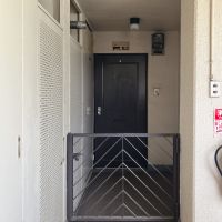 大阪市住之江区住之江１丁目の賃貸物件/玄関前は、柵付き。