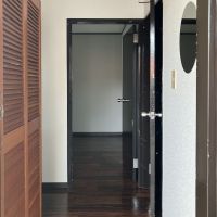 大阪市住吉区上住吉２丁目の賃貸物件/玄関に丸い鏡。