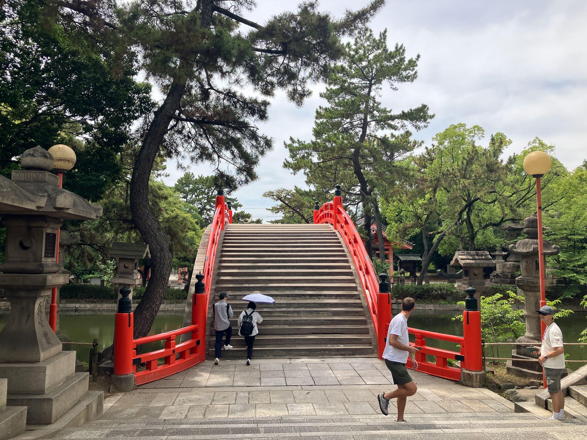 大阪市住吉区上住吉２丁目の賃貸物件/象徴的な反橋。