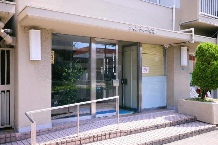 大阪市淀川区塚本2丁目の賃貸物件/マンションのエントランス。