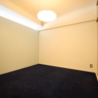 大阪市淀川区塚本2丁目の賃貸物件/寝室はタイルカーペット仕上げ。