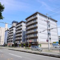 大阪市淀川区塚本2丁目の賃貸物件/どこか昭和の空気を残した味わい深い外観。