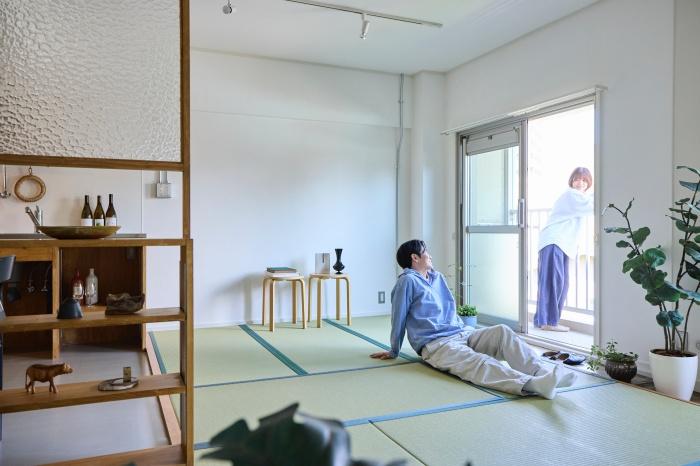 大阪市淀川区塚本2丁目の賃貸物件/窓を開けて、神社の緑を眺めながら、のんびり過ごす。そんな時間こそ、この部屋の贅沢です。