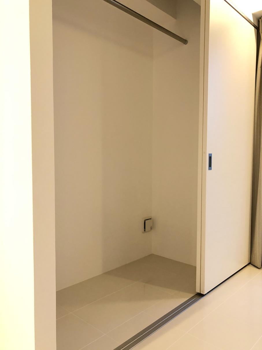 大阪府豊中市桜の町の賃貸物件/【205】ハンガーパイプ付きの収納。
