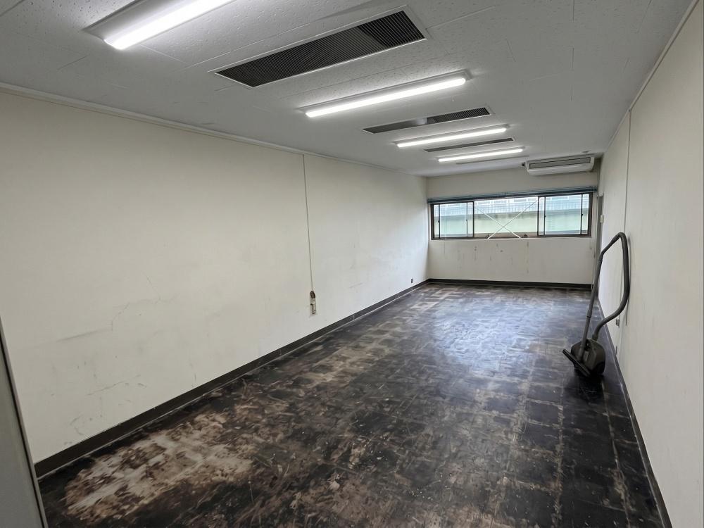 大阪市中央区淡路町1丁目の賃貸物件/東西両方向に窓なので明るく、風通しも○