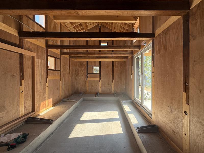 大阪府守口市本町の賃貸物件/2層分の天井高、広くはないもののダイナミックな空間です。