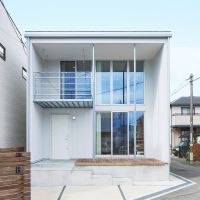 大阪府豊中市岡町北の売買物件/スクエア型のスッキリとした外観。