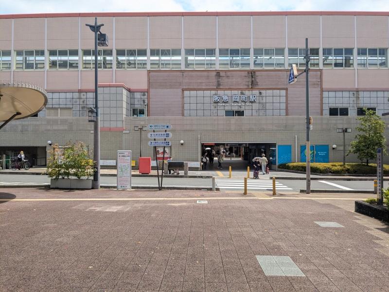 大阪府豊中市岡町北の売買物件/岡町駅にはドラッグストアや100円ショップも入ってます。