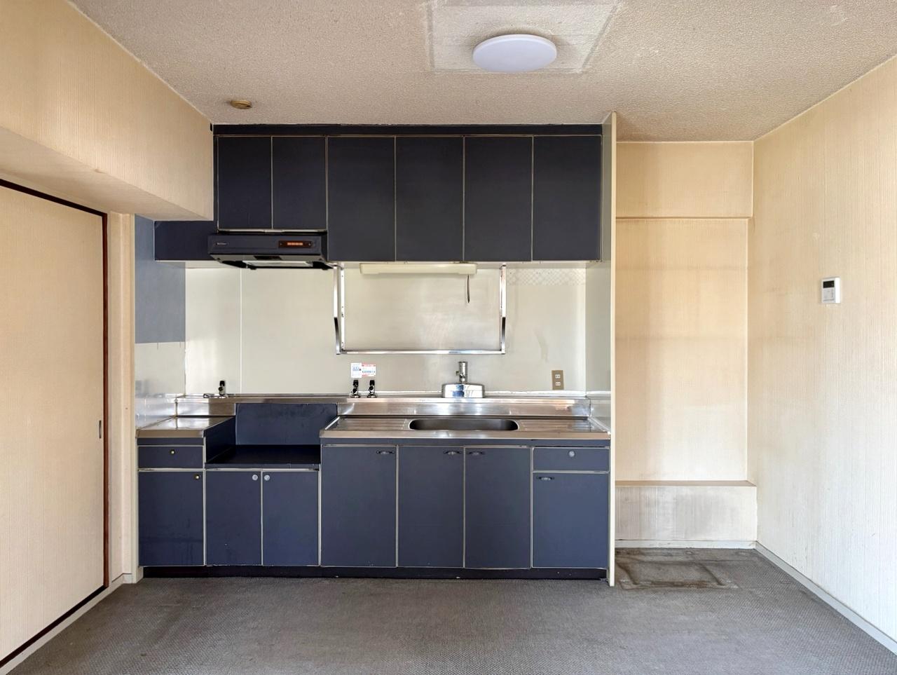 豊中市螢池南町3丁目の売買物件/キッチンもゆとりある広さ。リノベーションの妄想が掻き立てられます。