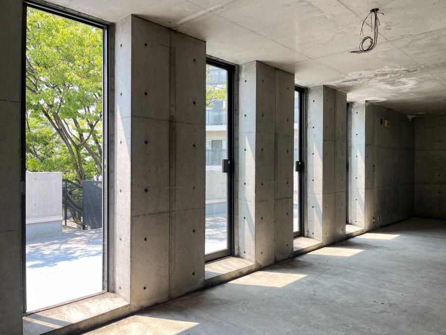 大阪府豊中市東豊中町２丁目の賃貸物件/募集区画①：内側から。ガラス窓は全て開閉することができます。
