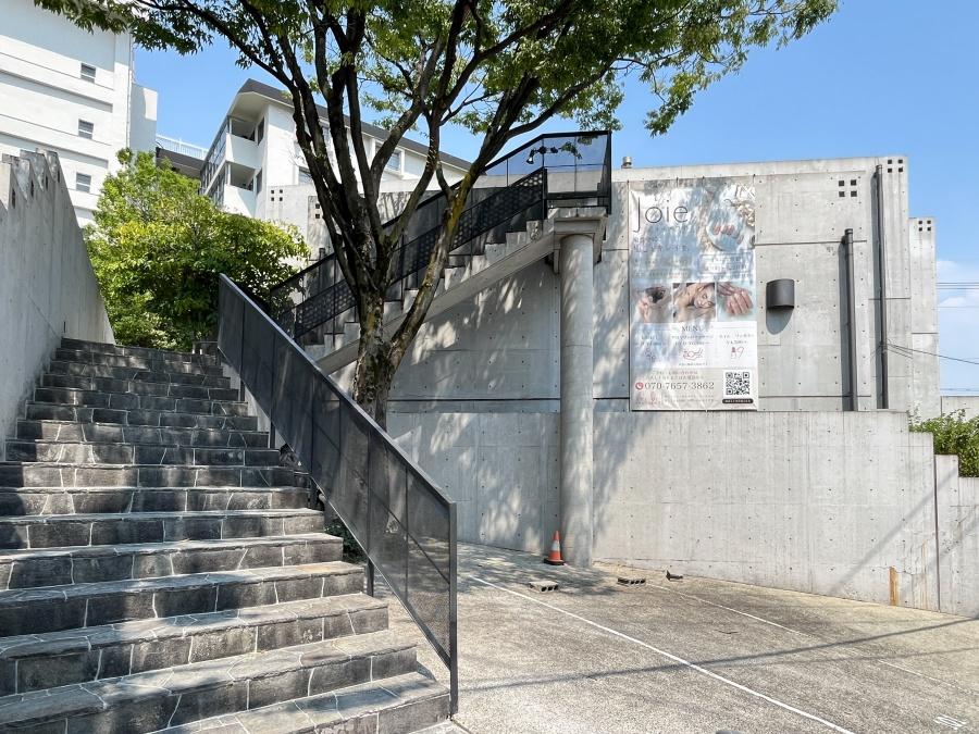 大阪府豊中市東豊中町２丁目の賃貸物件/今回募集しているのは3区画。階段を登って、まずは3階へ。