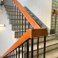 大阪府大阪市北区中津３丁目の賃貸物件/古ビルの手摺、味があります。