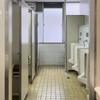 大阪府大阪市北区中津３丁目の賃貸物件/1階男子トイレ。