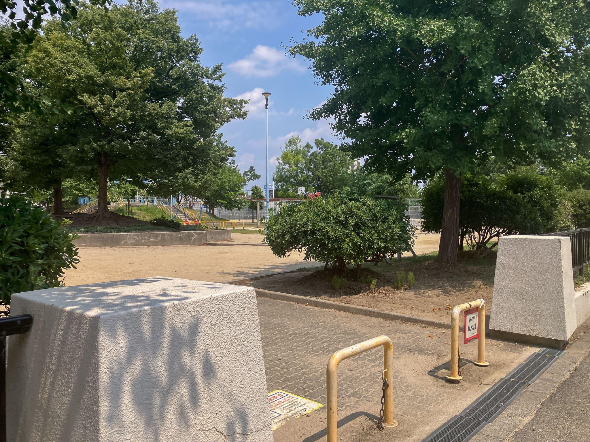 大阪市東淀川区豊里４丁目の賃貸物件/物件から徒歩2分の遊具付き公園。