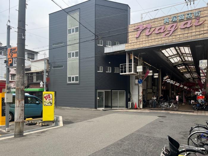 大阪市住吉区長居3丁目の賃貸物件/長居商店街の入口に建つ、一棟ビル。