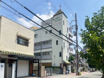 大阪市東住吉区南田辺4の賃貸物件/とんがりレトロ、公園前。