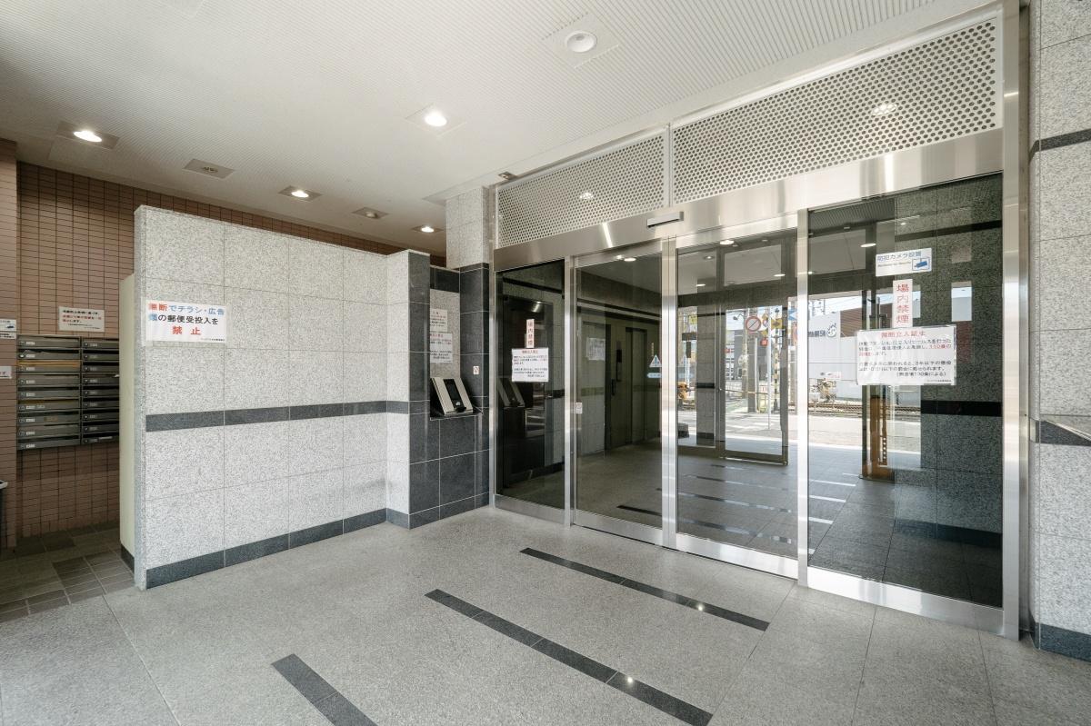 大阪府岸和田市大町の賃貸物件/エントランスはオートロック。古いけど、管理はしっかり。