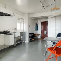 大阪府岸和田市大町の賃貸物件/振り返るとこんな感じ。キッチンから玄関までひと続き。