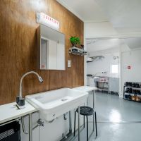 大阪府岸和田市大町の賃貸物件/ちょっと大きめの実験用流し。身支度にも、家事にも。