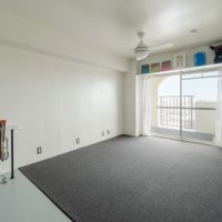 大阪府岸和田市大町の賃貸物件/ROOM02はベッドルーム想定。こちらにも大きな一枚棚を。