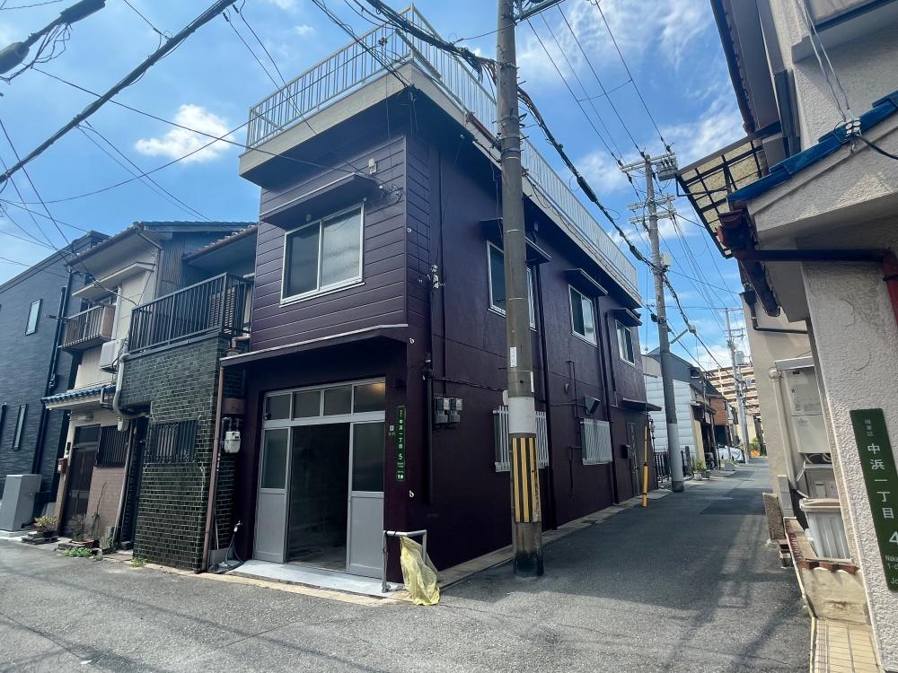 城東区中浜１丁目の賃貸物件/でん、と屋上が載っているのがなんともキャッチー。