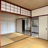 大阪市北区中津2の賃貸物件/下階：昔の建具が残る二間続きの和室。