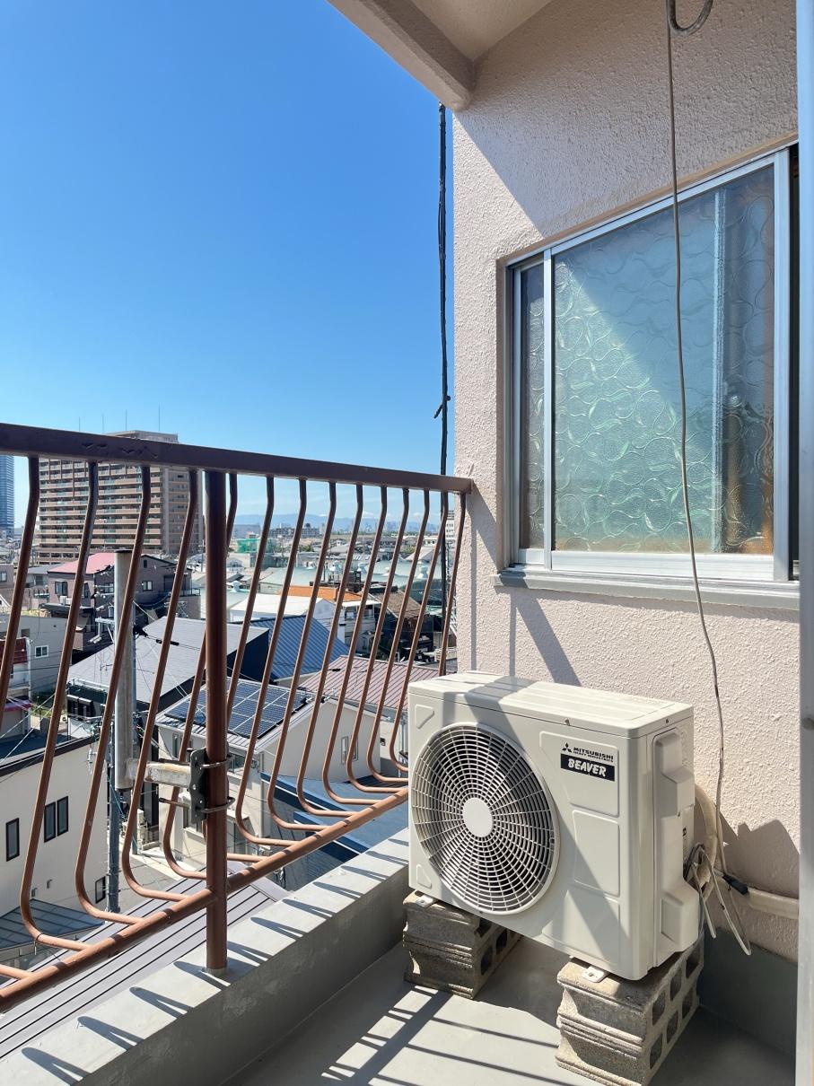 大阪府八尾市安中町1丁目の賃貸物件/三角形のバルコニー。