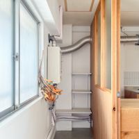 大阪府八尾市安中町1丁目の賃貸物件/土間スペース。共用廊下からの視線を遮ってくれています。収納場所としても大活躍。