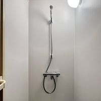 大阪府八尾市安中町1丁目の賃貸物件/シャワールーム。湯船に浸かりたいときは、物件から徒歩7分の銭湯「安中温泉」へ。