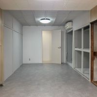 大阪市都島区御幸町2丁目の賃貸物件/半分だけ塗装済み？