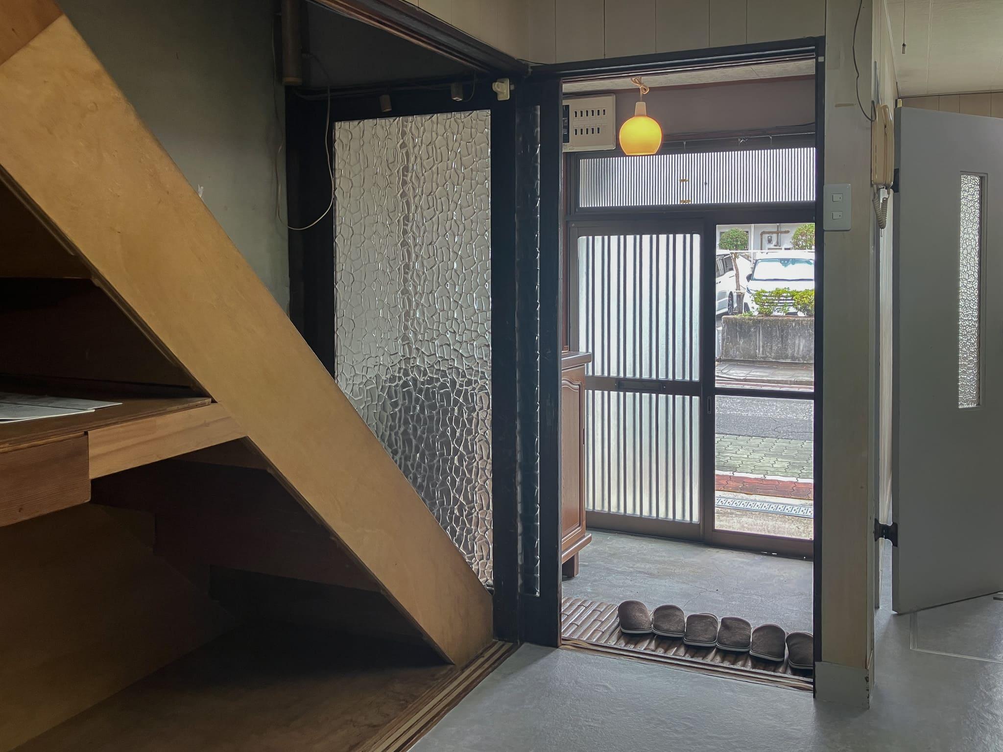 大阪市都島区御幸町2丁目の賃貸物件/階段前の建具の、