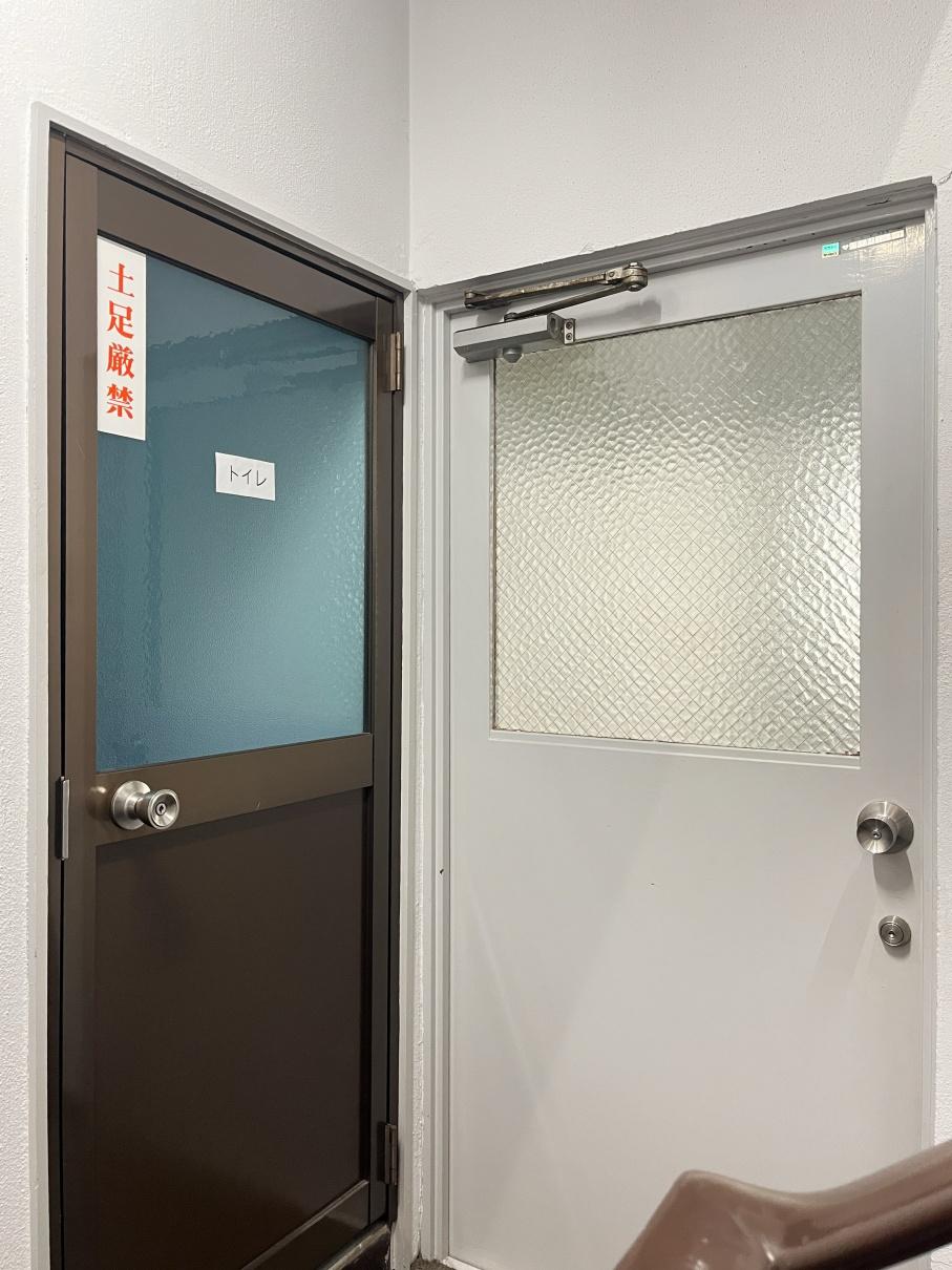 大阪市北区西天満4丁目の賃貸物件/共用トイレは募集区画のすぐ隣。