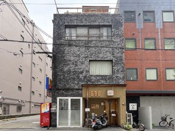 大阪市北区西天満4丁目の賃貸物件/古美術の街の一室で