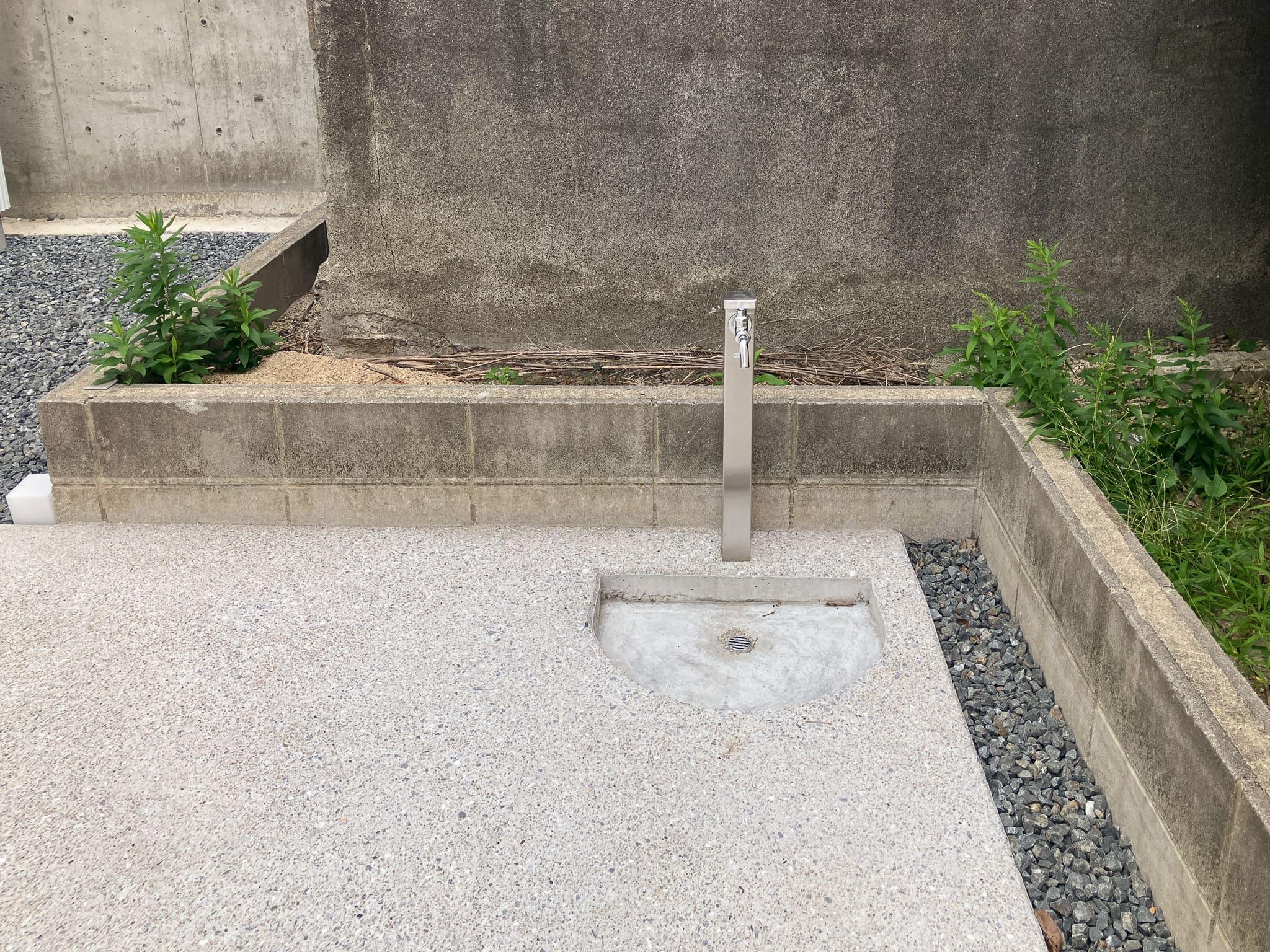 大阪府堺市堺区宿院町東４丁の賃貸物件/駐車場に水栓。（電気ソケットもあります。）