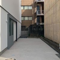 大阪府堺市堺区宿院町東４丁の賃貸物件/駐車場は、2台分。