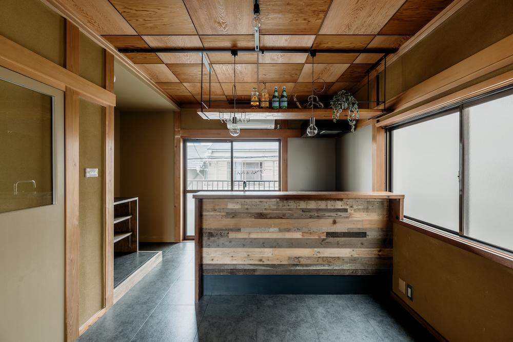 大阪市福島区海老江７丁目の賃貸物件/2階LDK。キッチンはバーカウンター風に。