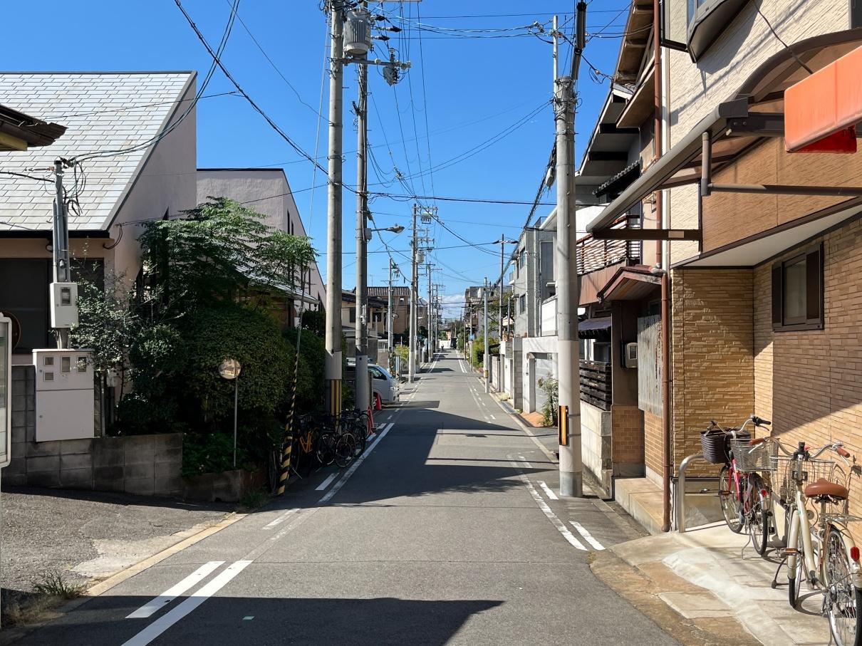 大阪府大阪市阿倍野区帝塚山1丁目の賃貸物件/マンション周辺の街並み。閑静な住宅街。