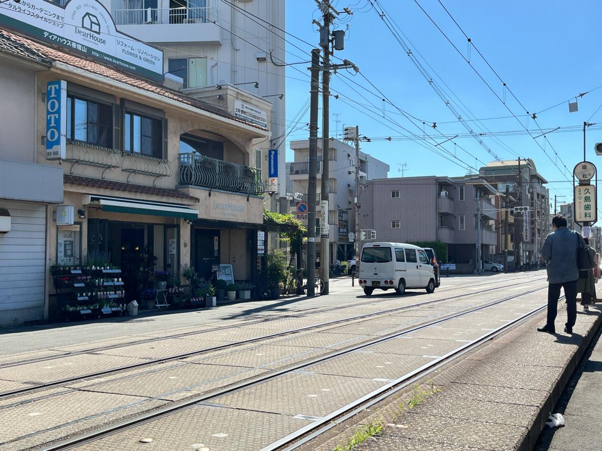 大阪府大阪市阿倍野区帝塚山1丁目の賃貸物件/阪堺電車が走る、帝塚山らしい風景です。