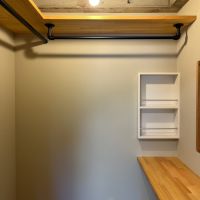 大阪府大阪市阿倍野区帝塚山1丁目の賃貸物件/ウォークインクローゼット兼、作業スペース。秘密基地みたいです。［洋室C］